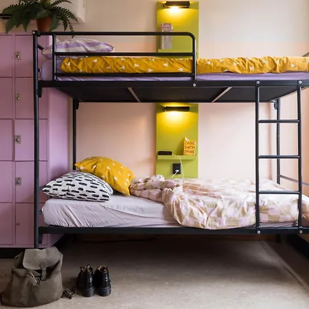 Ani&haakien Ρότερνταμ