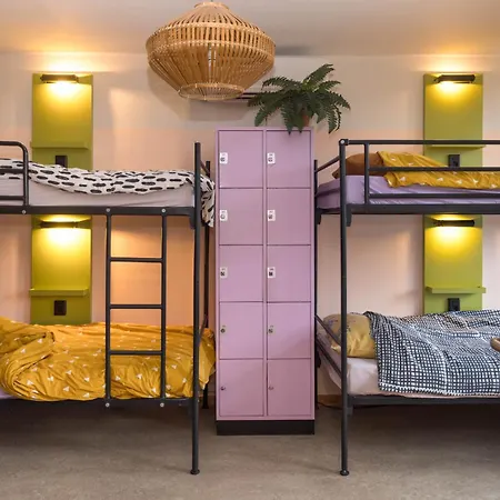 호스텔 애니 하키엔 *